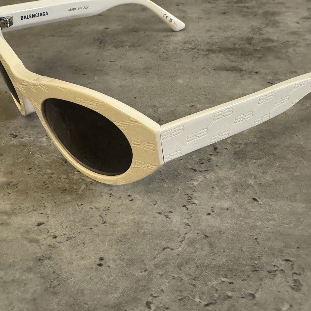 Balenciaga Off-White Cat-Eye Sunglasses BB0250S